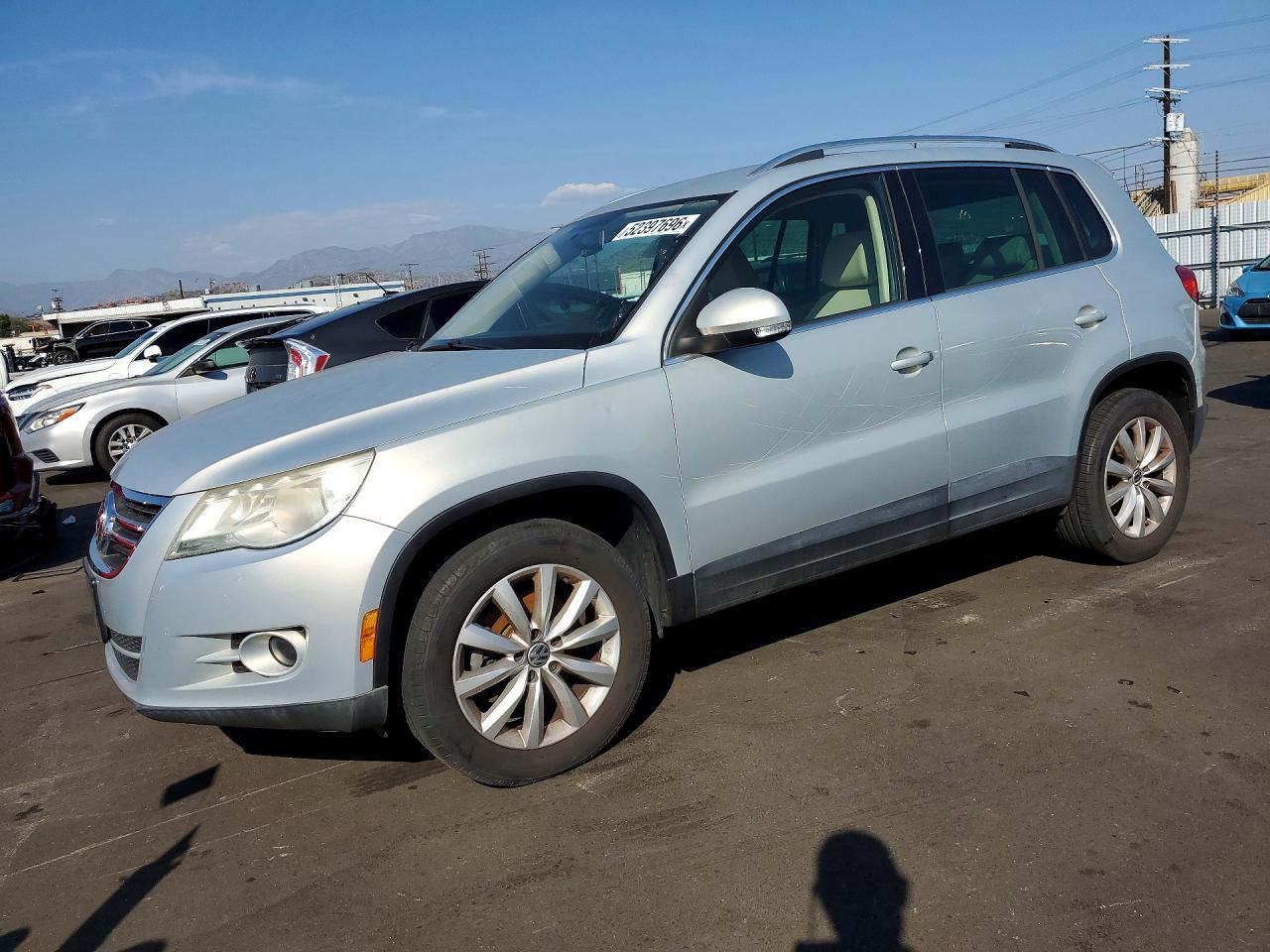 VOLKSWAGEN TIGUAN 2011