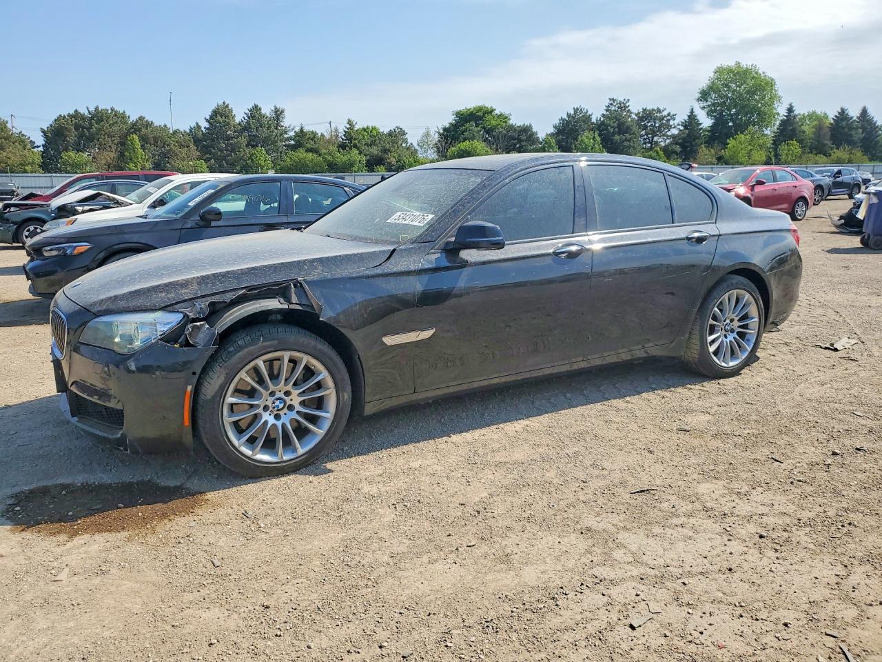 BMW 750 2013