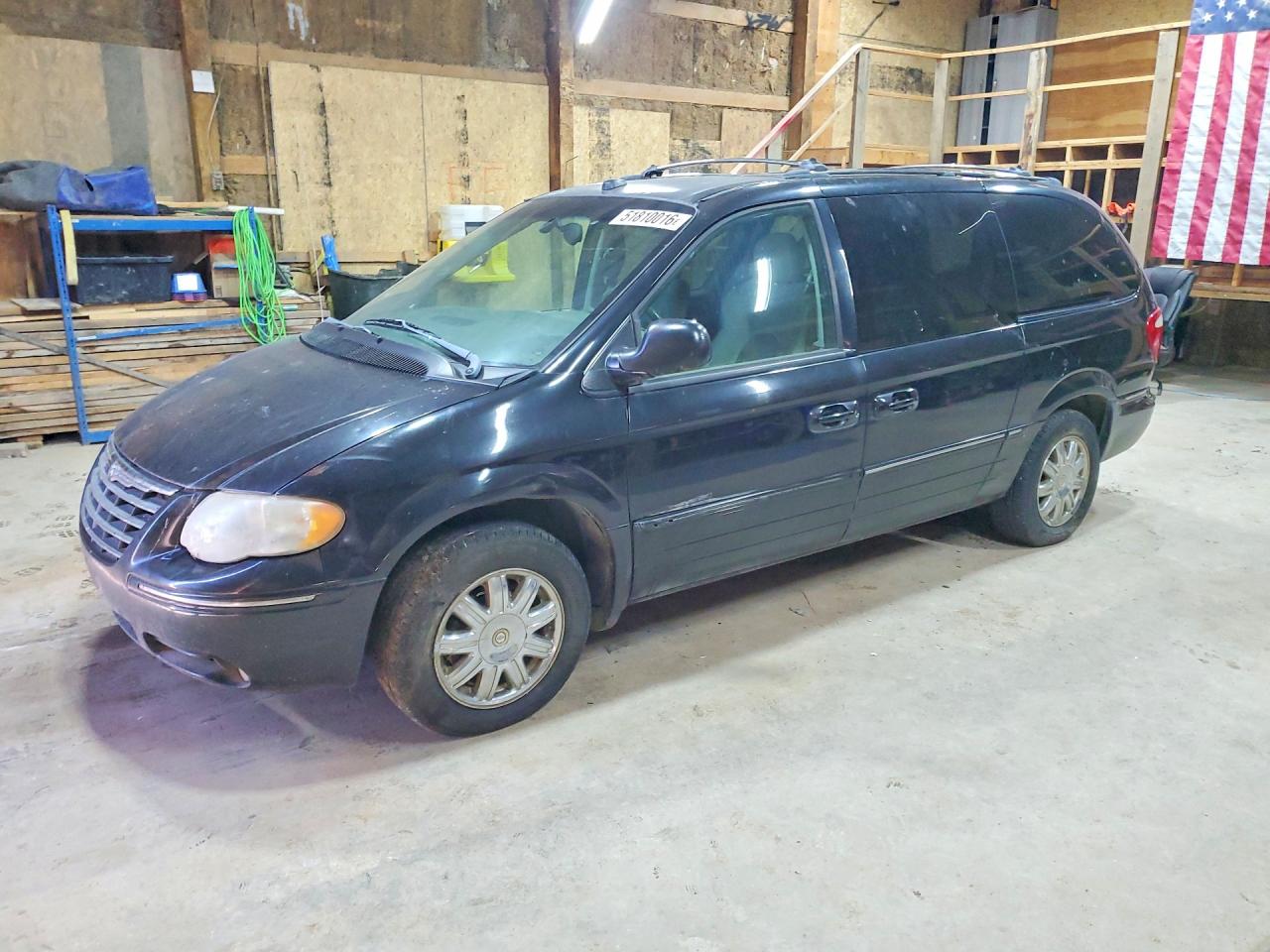 CHRYSLER TOWN & COUNTRY 2005