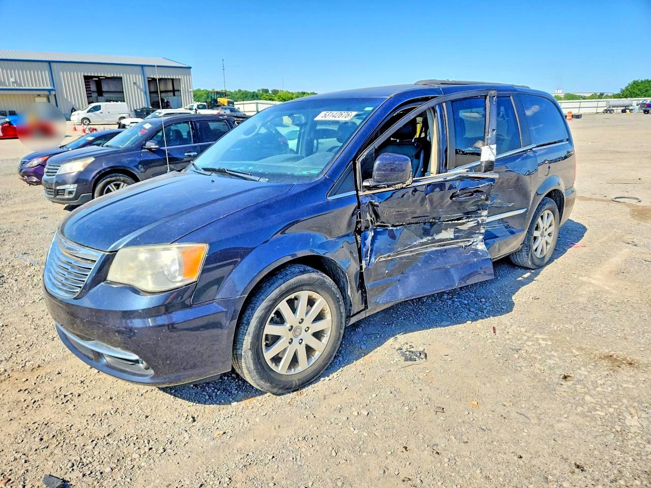 CHRYSLER TOWN & COUNTRY 2013