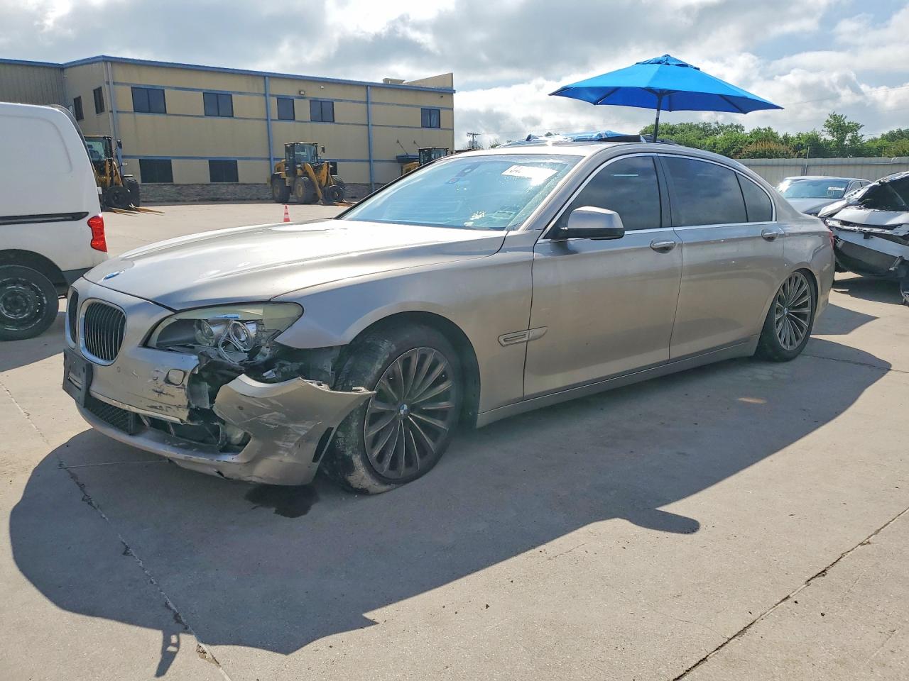 BMW 750 2011