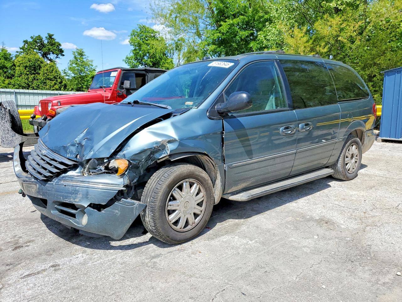 CHRYSLER TOWN & COUNTRY 2005
