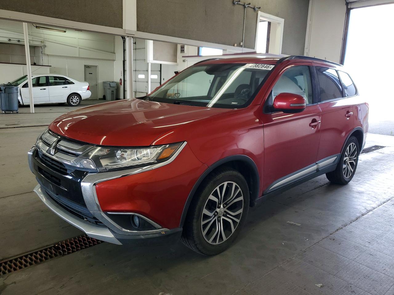 MITSUBISHI OUTLANDER 2016