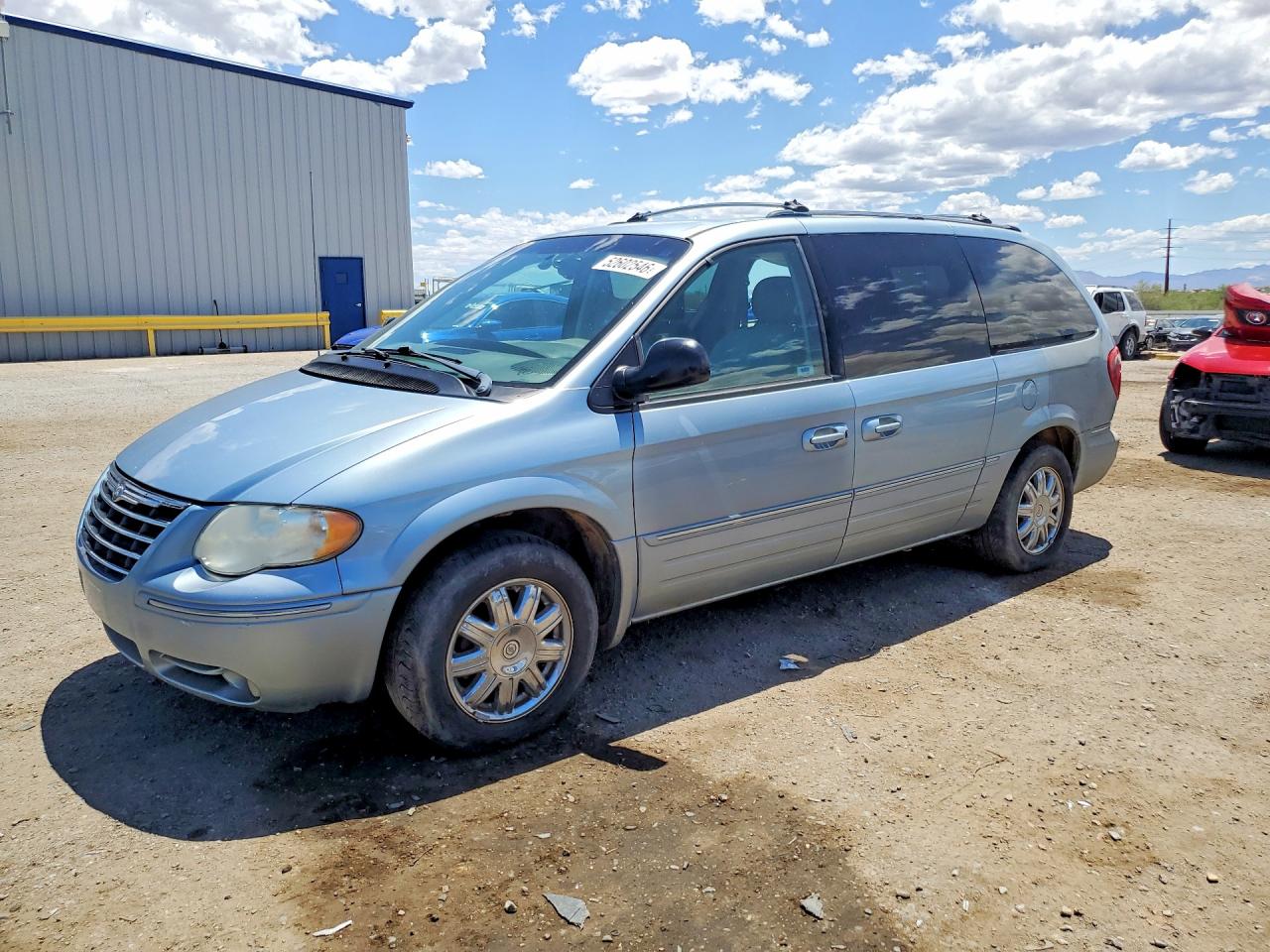 CHRYSLER TOWN & COUNTRY 2005