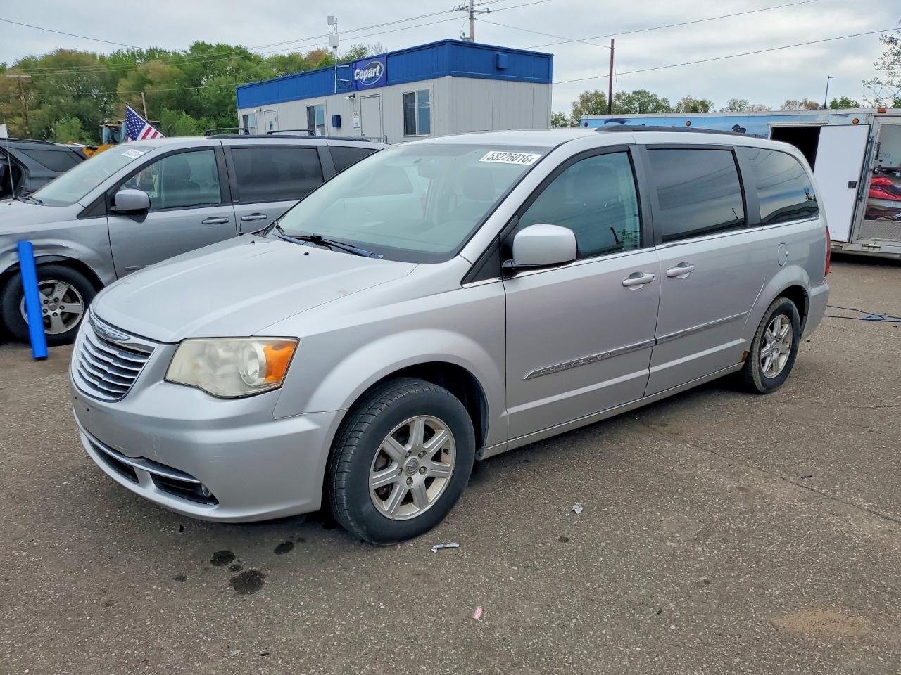 CHRYSLER TOWN & COUNTRY 2012