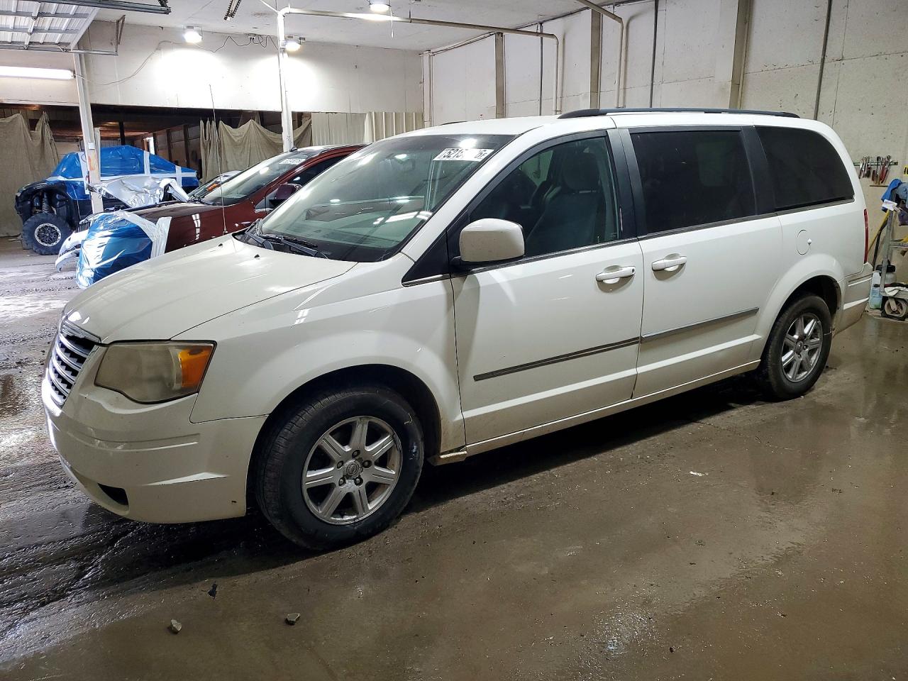 CHRYSLER TOWN & COUNTRY 2010