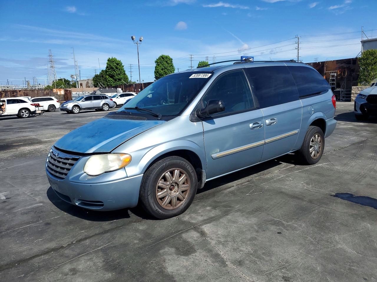 CHRYSLER TOWN & COUNTRY 2005