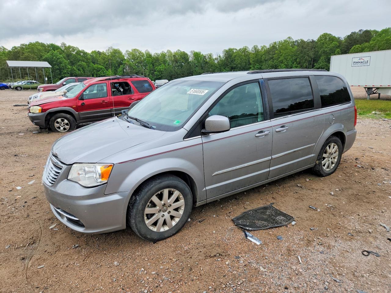 CHRYSLER TOWN & COUNTRY 2016