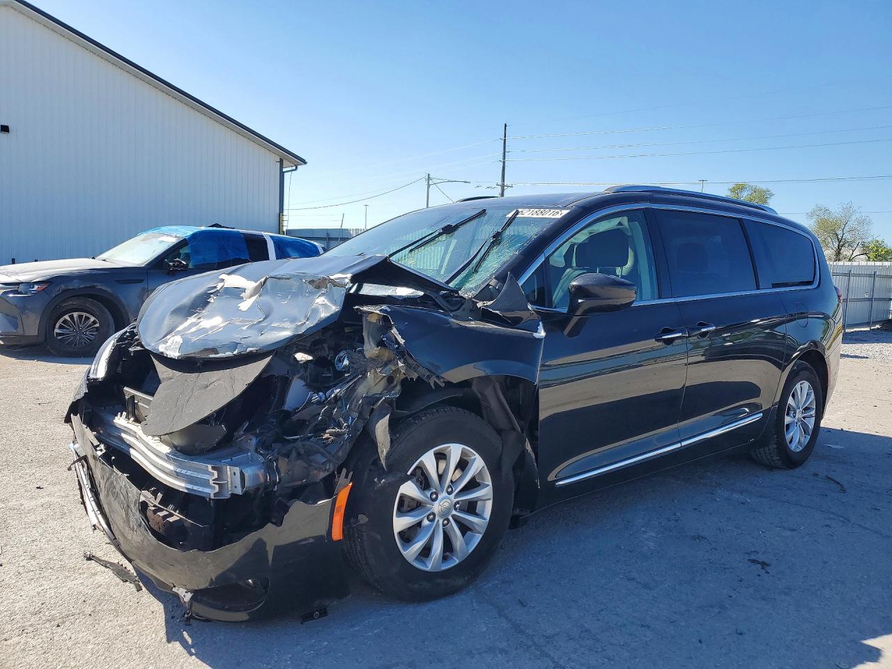 CHRYSLER PACIFICA 2018