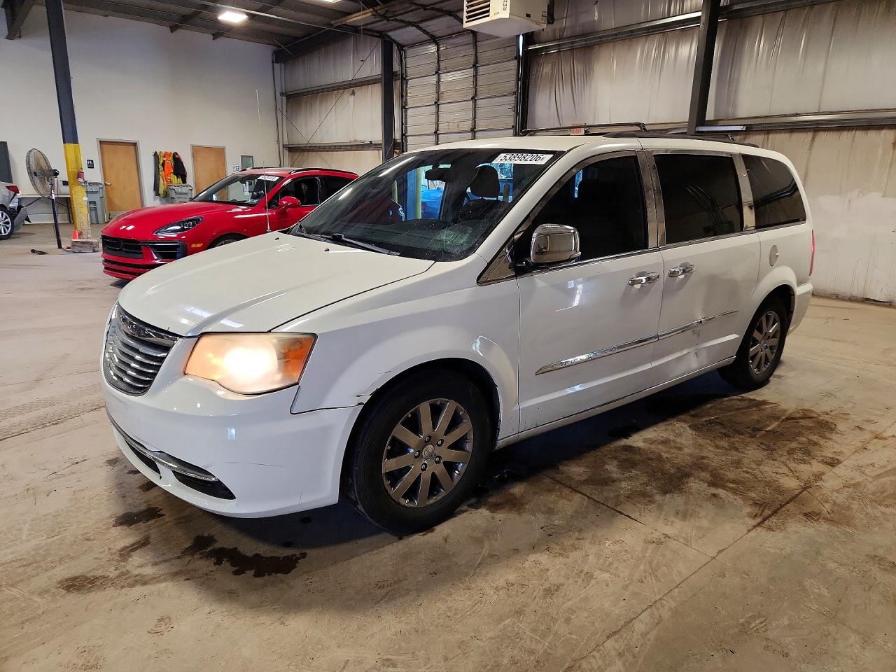 CHRYSLER TOWN & COUNTRY 2012