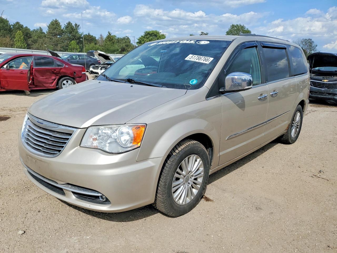 CHRYSLER TOWN & COUNTRY 2013