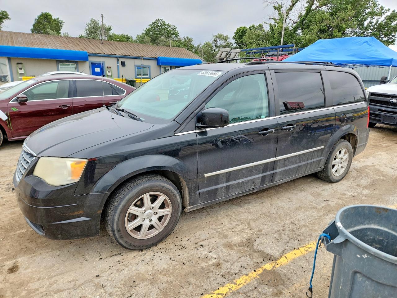 CHRYSLER TOWN & COUNTRY 2010