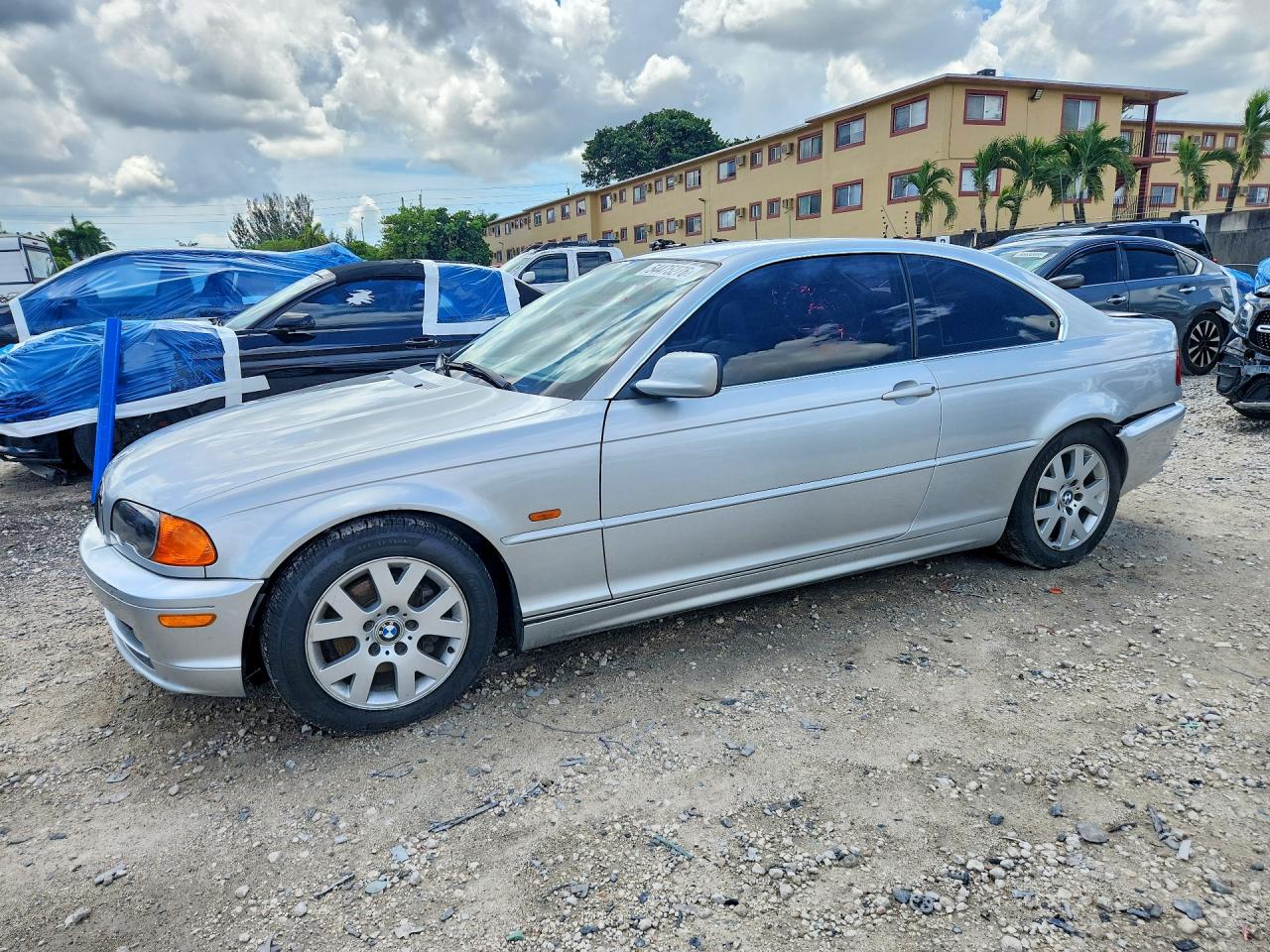 BMW 323 2000