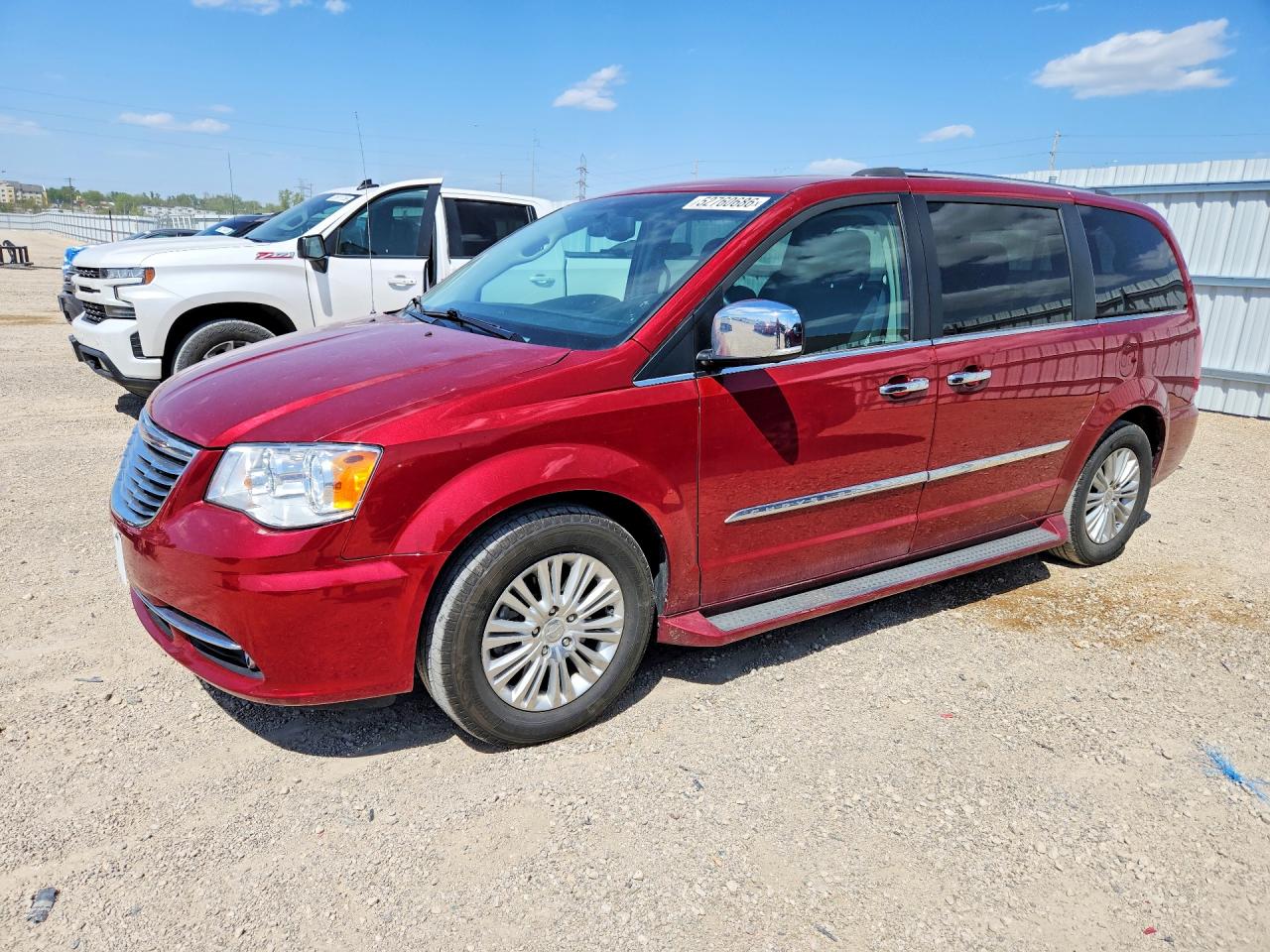 CHRYSLER TOWN & COUNTRY 2016