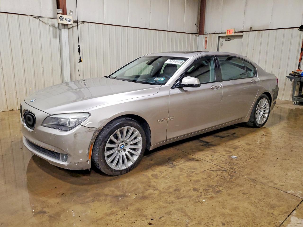 BMW 750 2012