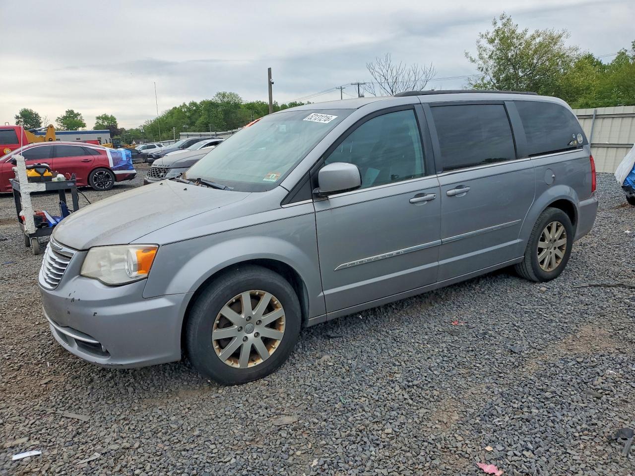 CHRYSLER TOWN AND COUNTRY 2014