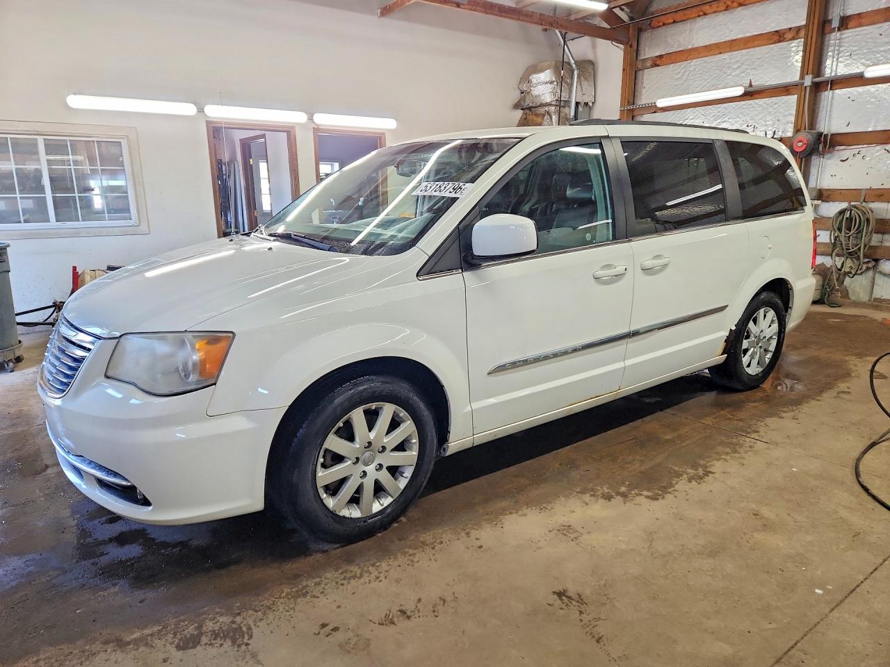 CHRYSLER TOWN & COUNTRY 2013