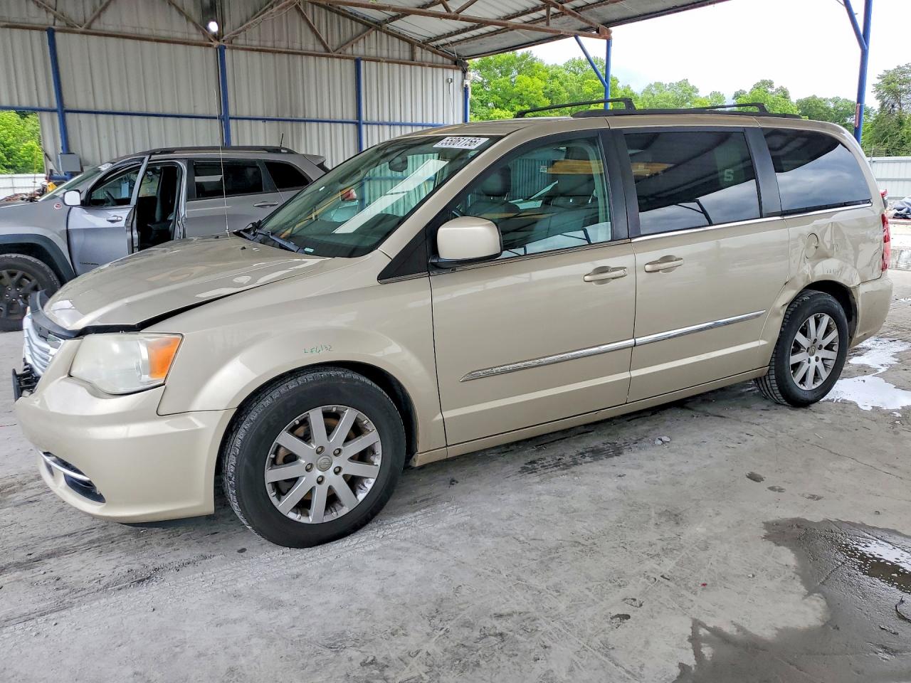 CHRYSLER TOWN & COUNTRY 2013
