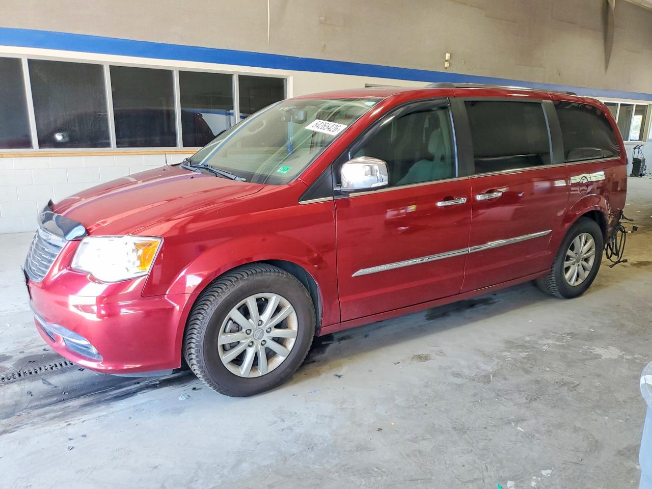CHRYSLER TOWN & COUNTRY 2016