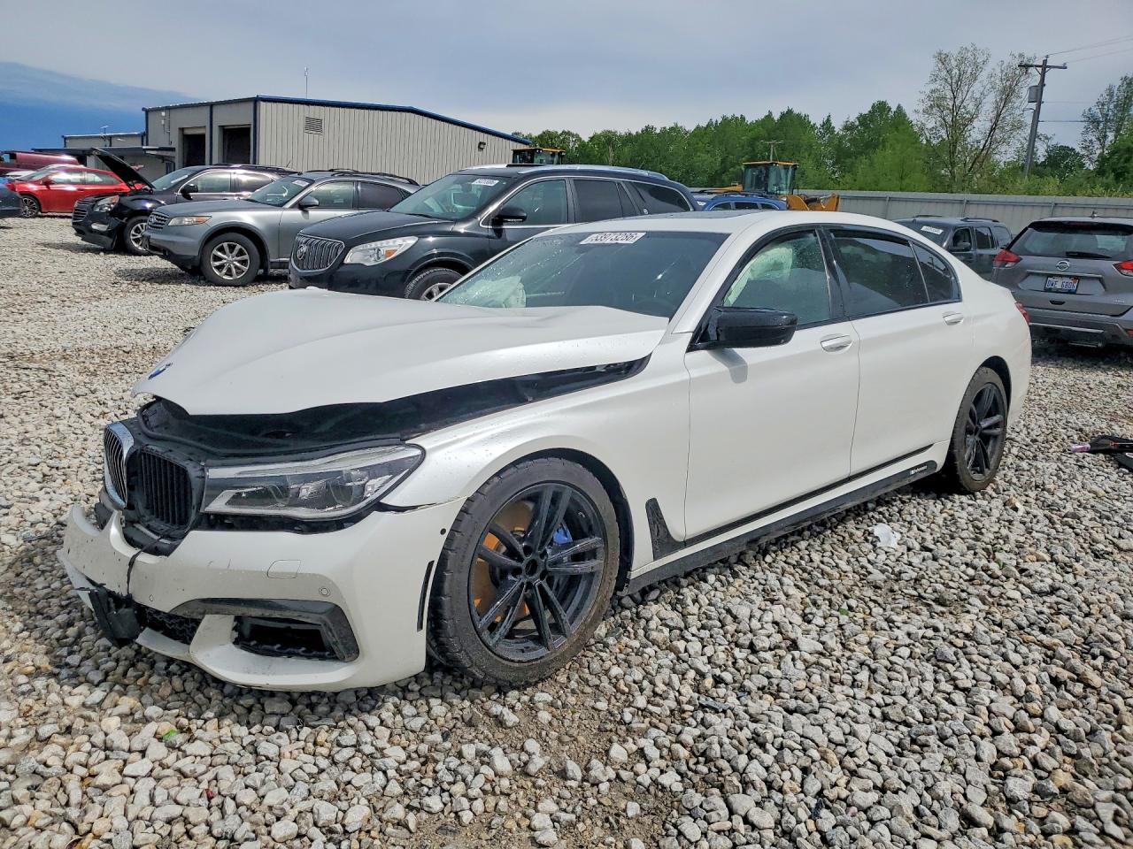 BMW 750 2016