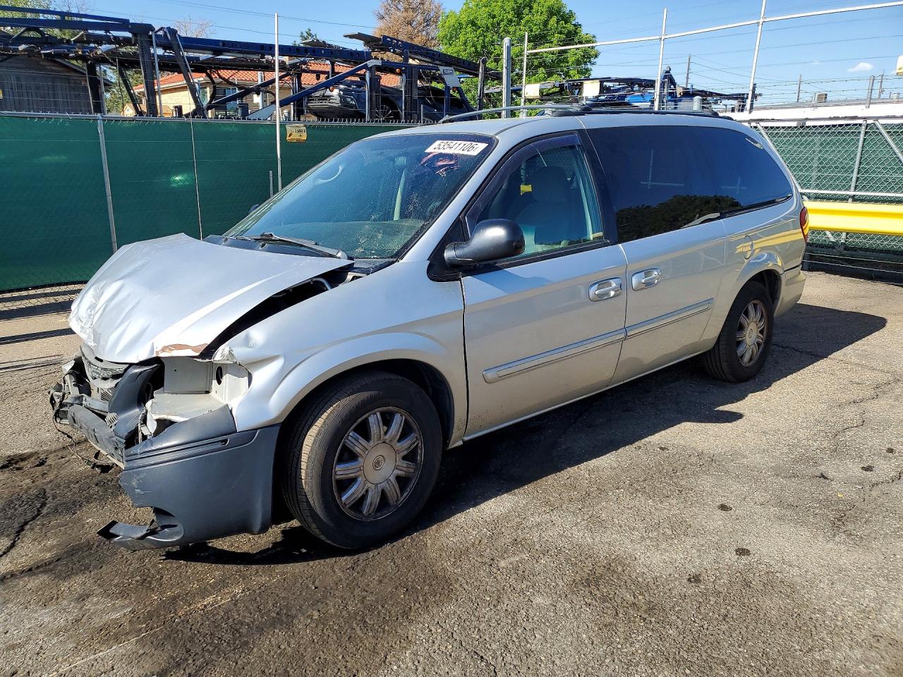 CHRYSLER TOWN & COUNTRY 2005