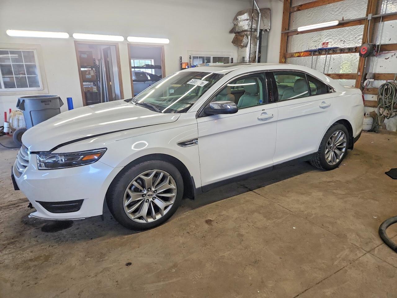 FORD TAURUS 2019