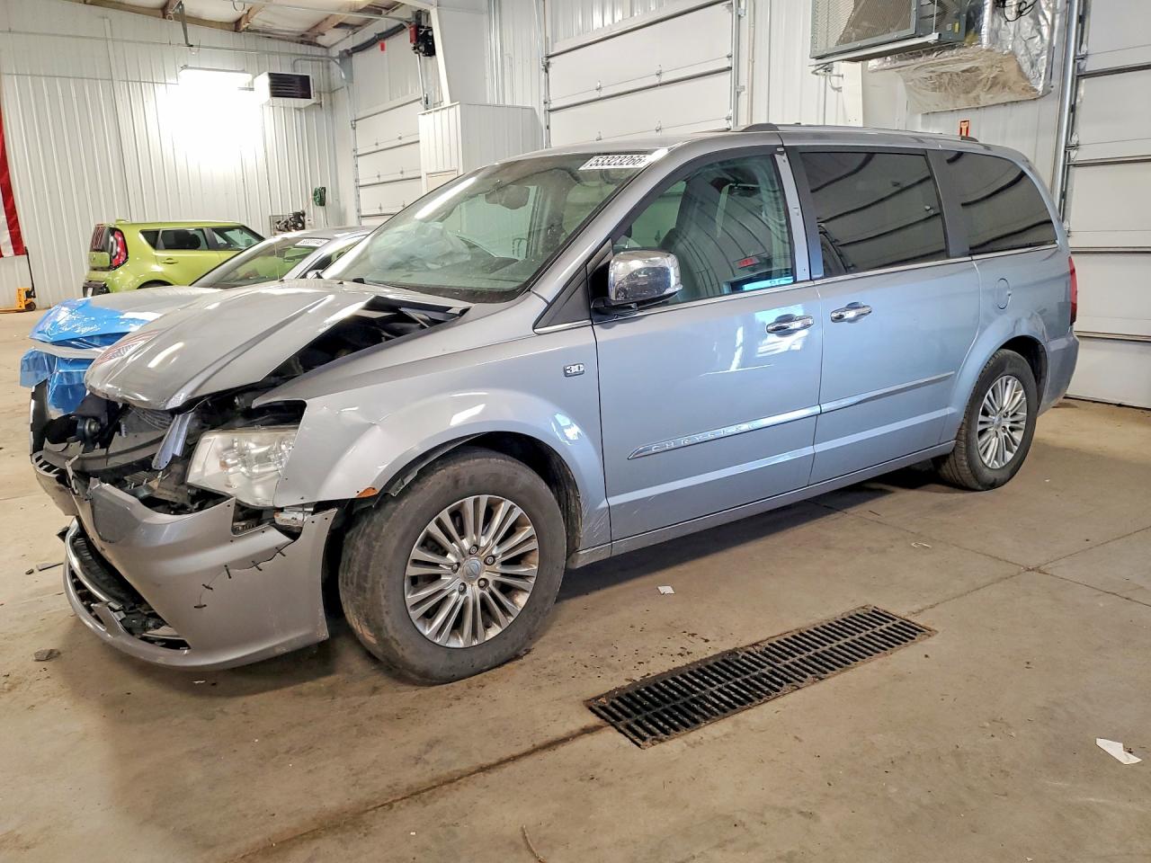 CHRYSLER TOWN & COUNTRY 2014