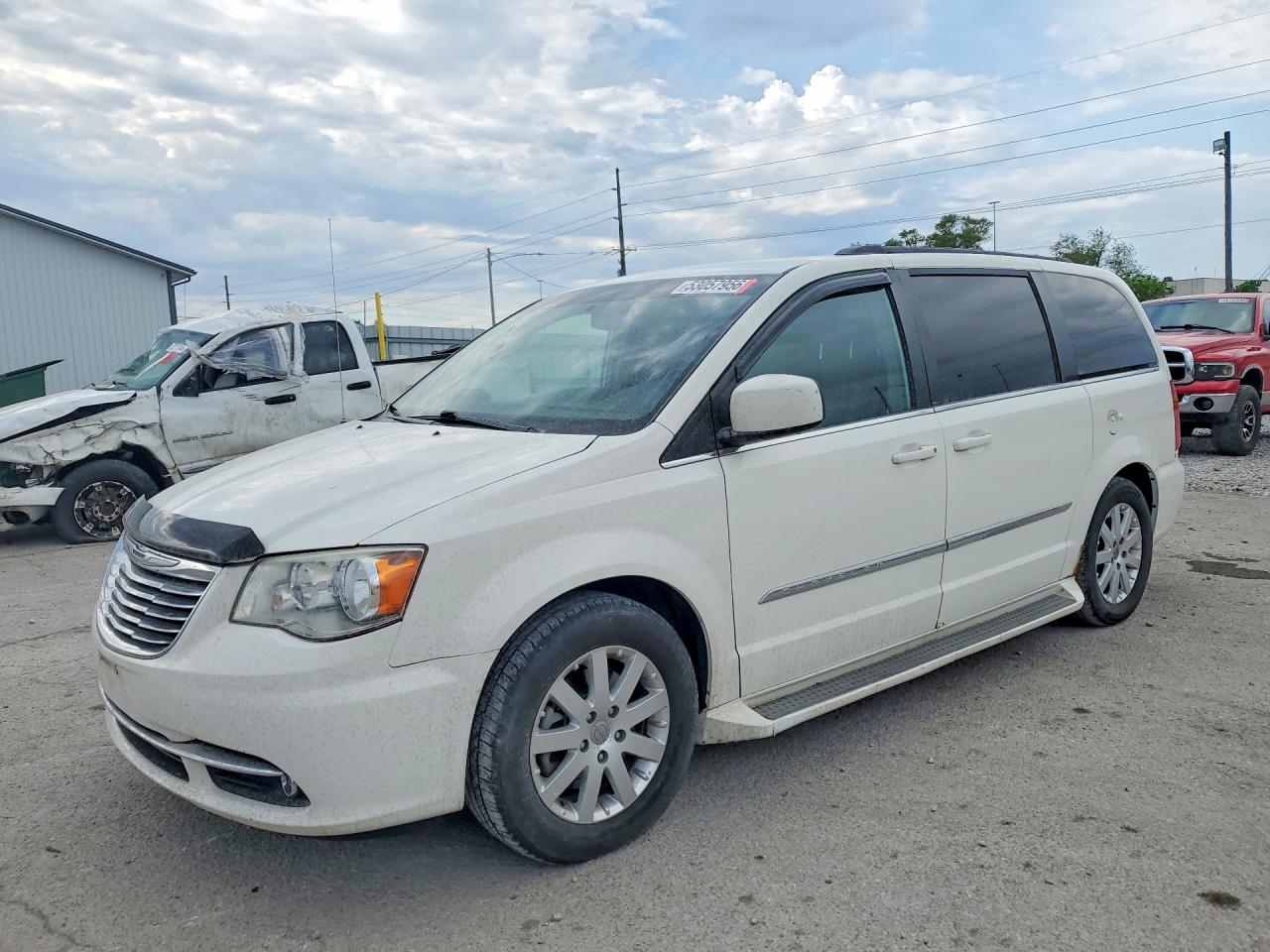 CHRYSLER TOWN & COUNTRY 2013