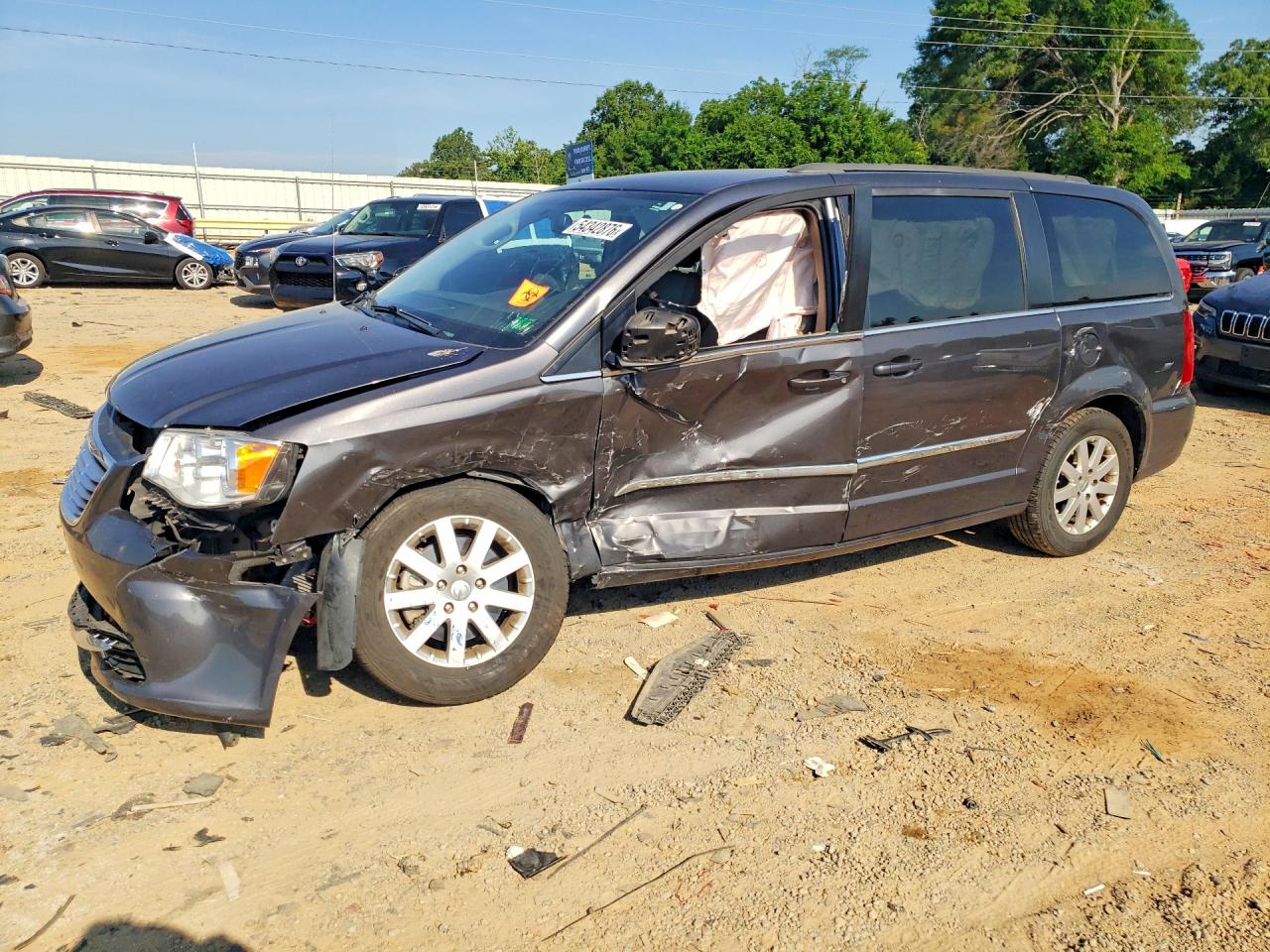 CHRYSLER TOWN & COUNTRY 2016