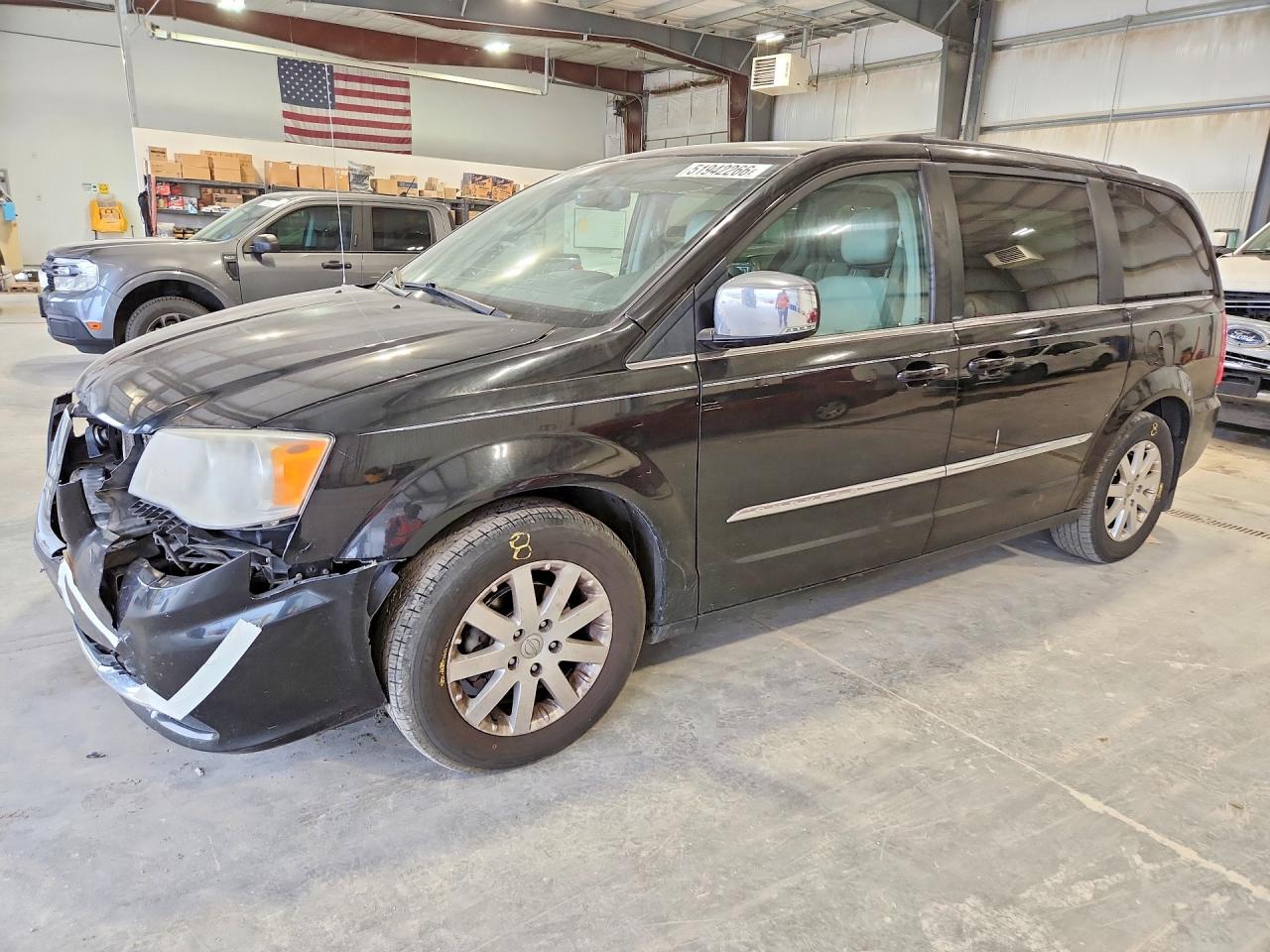 CHRYSLER TOWN & COUNTRY 2011
