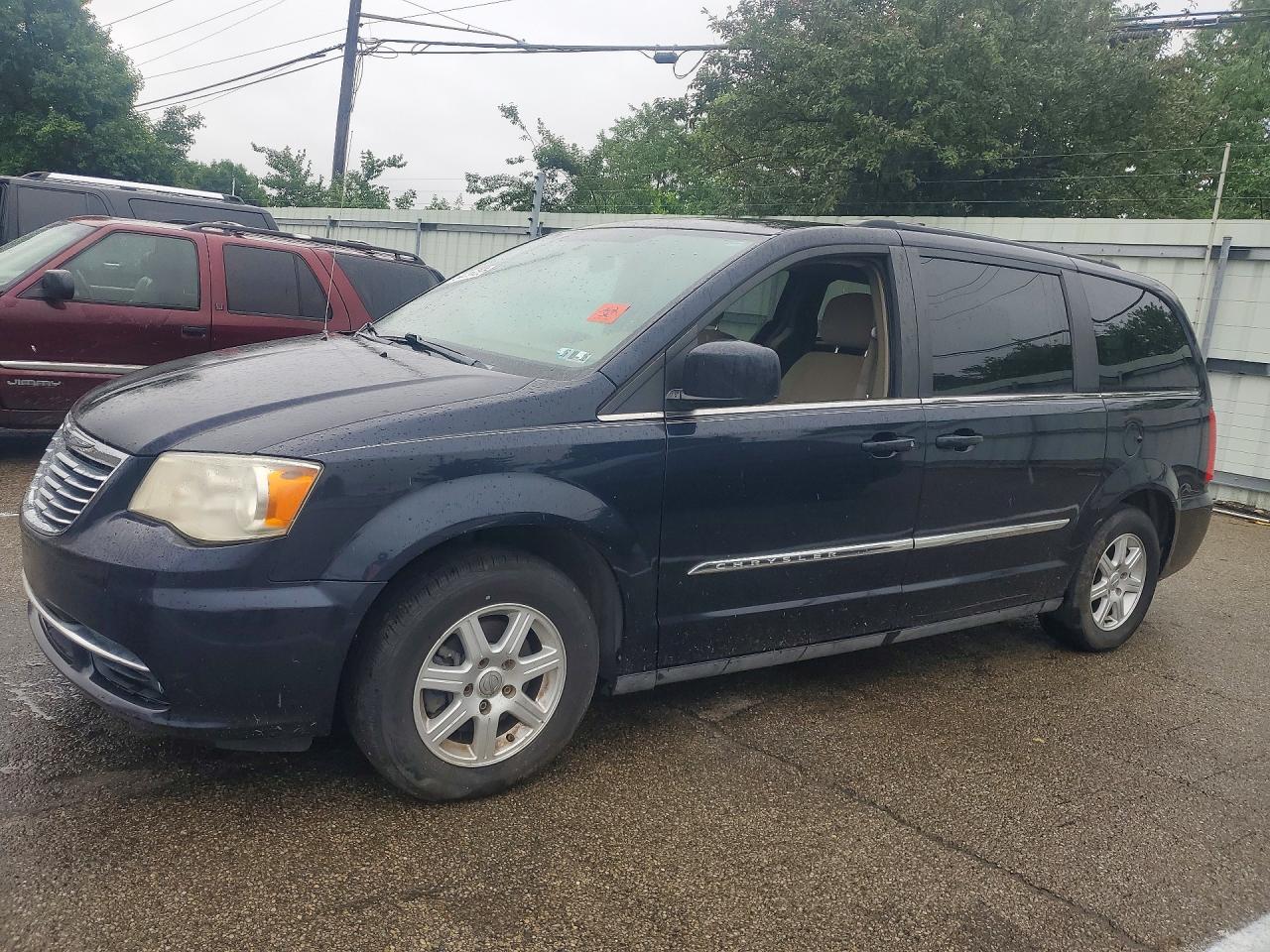CHRYSLER TOWN & COUNTRY 2011