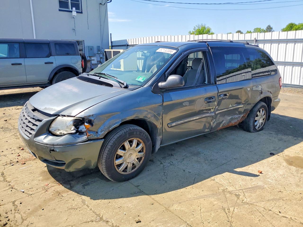 CHRYSLER TOWN & COUNTRY 2005