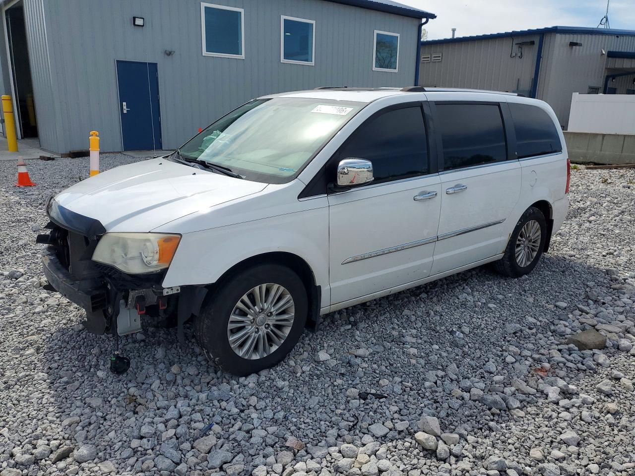 CHRYSLER TOWN & COUNTRY 2014