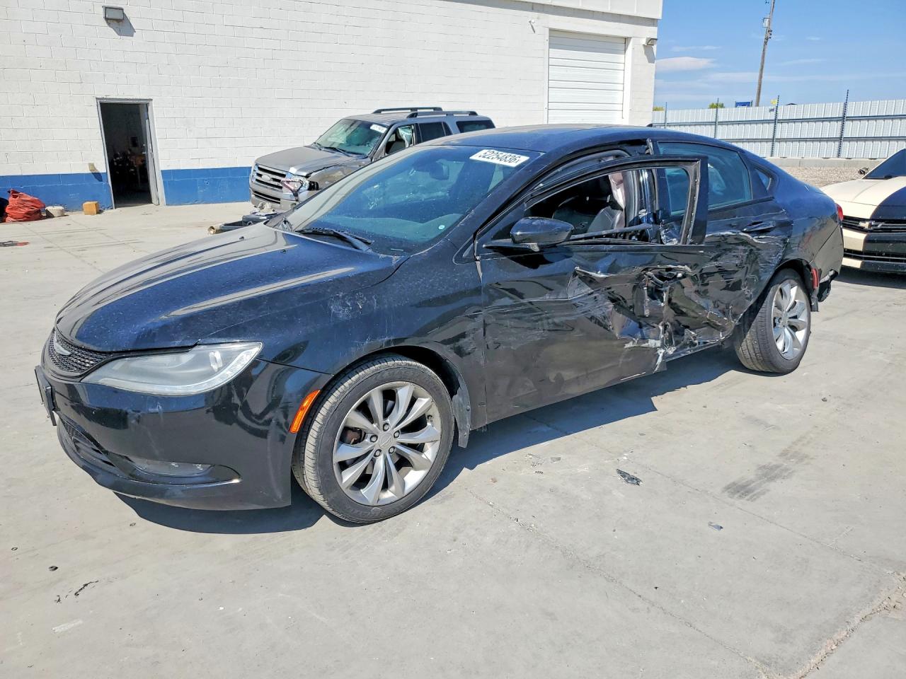 CHRYSLER 200 2015