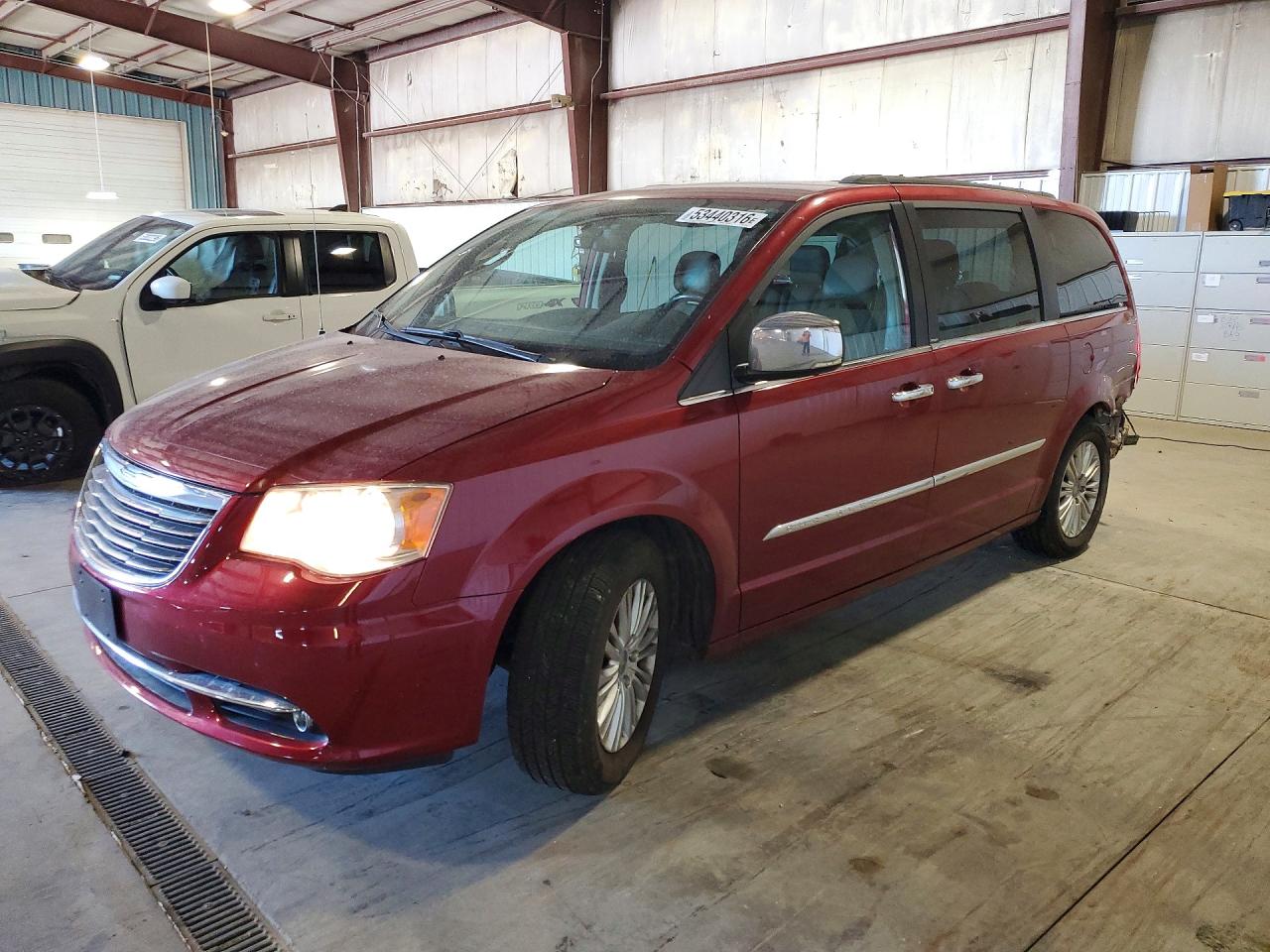 CHRYSLER TOWN & COUNTRY 2013