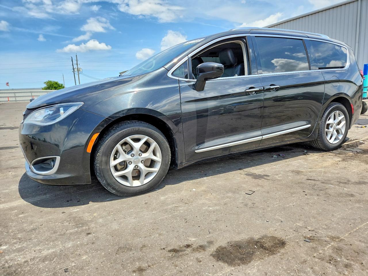 CHRYSLER PACIFICA 2018