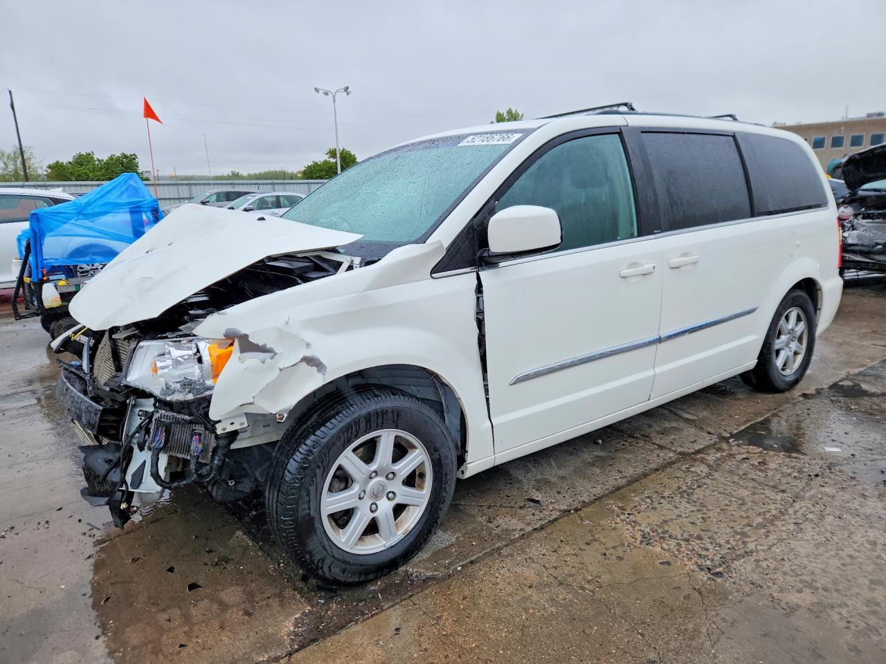 CHRYSLER TOWN & COUNTRY 2012