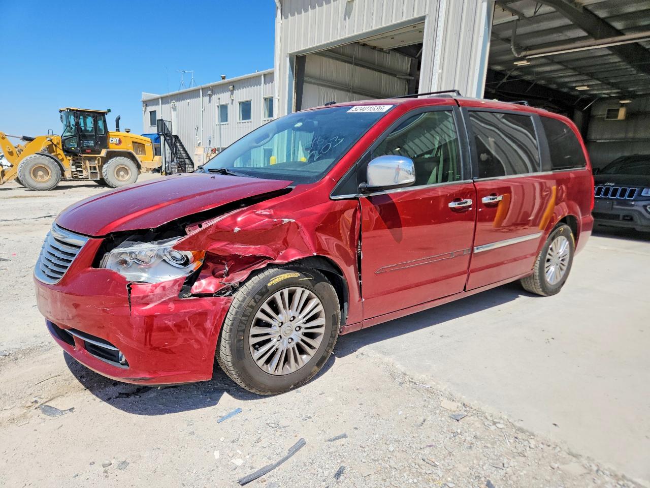 CHRYSLER TOWN & COUNTRY 2011
