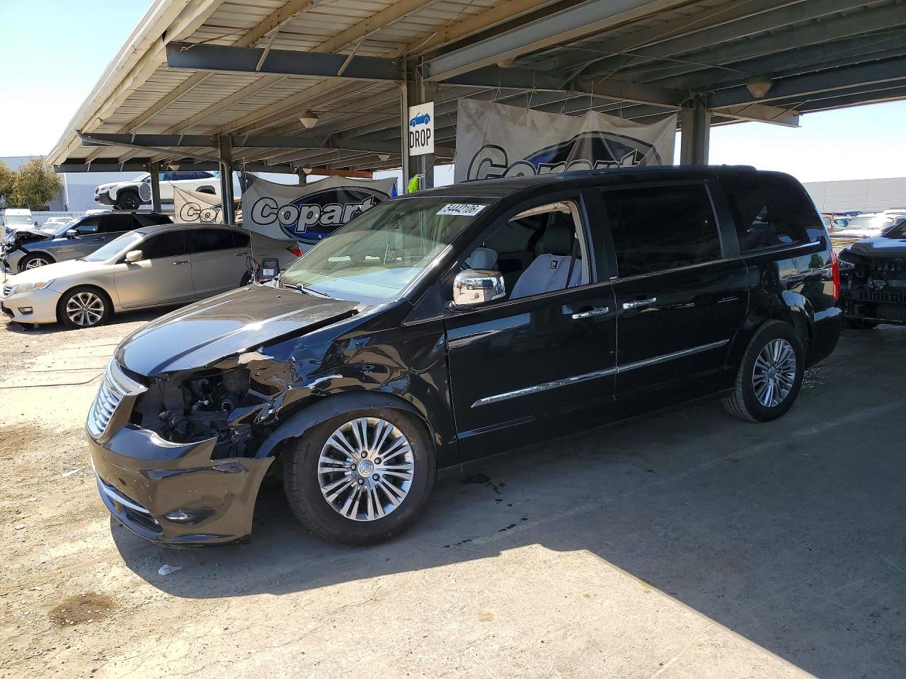 CHRYSLER TOWN & COUNTRY 2013
