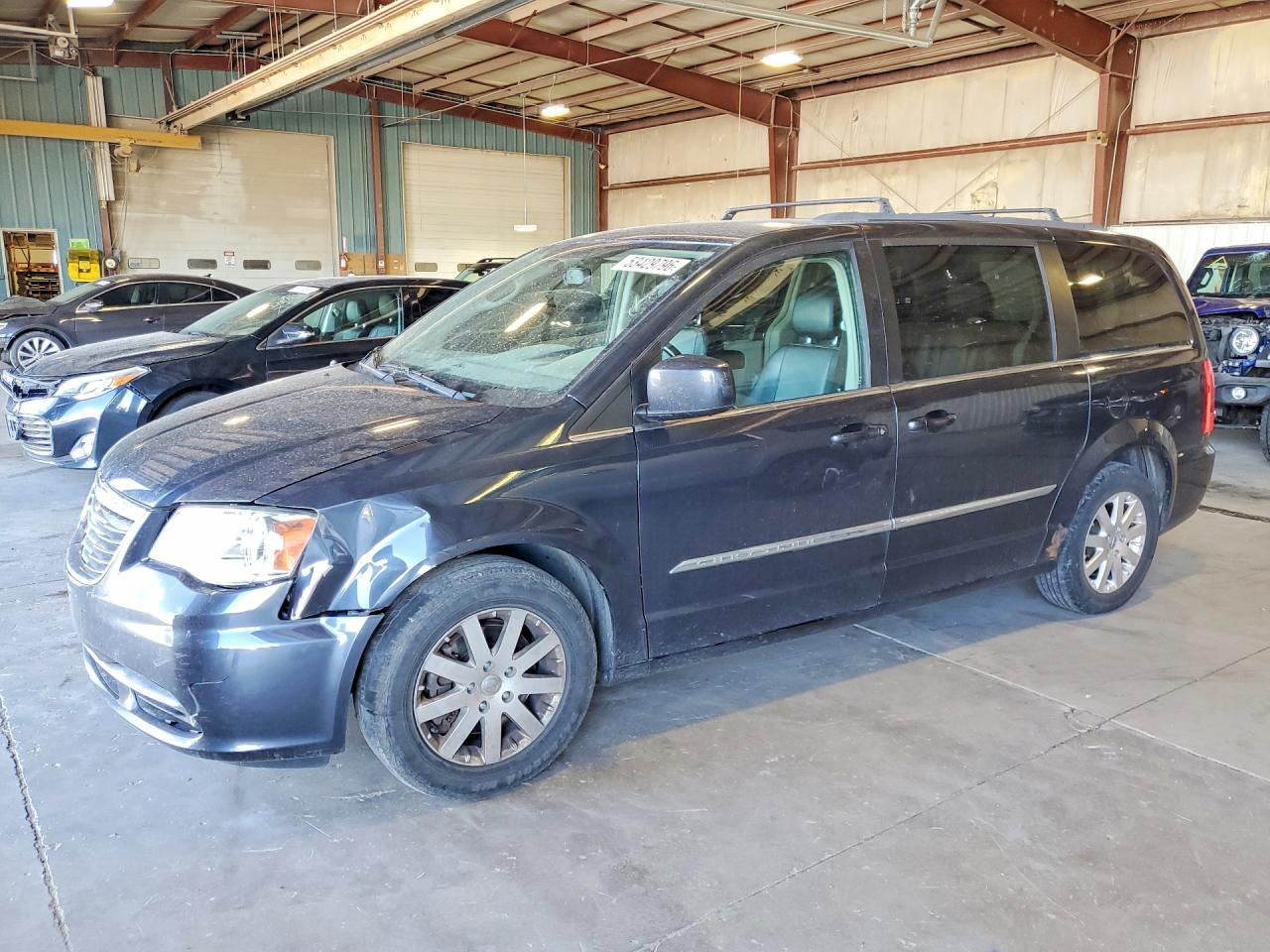 CHRYSLER TOWN & COUNTRY 2013