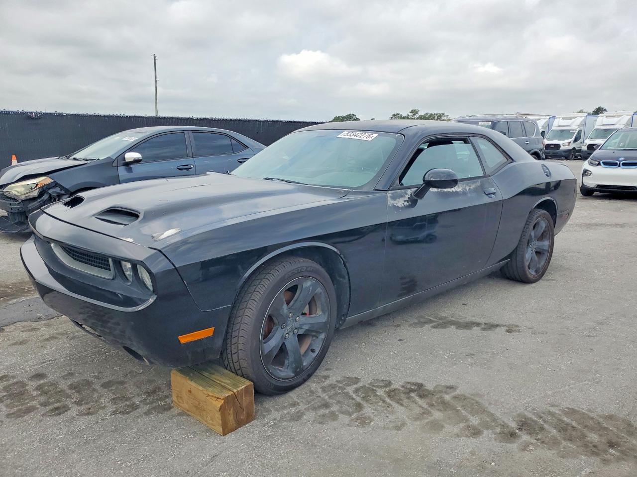 DODGE CHALLENGER 2013