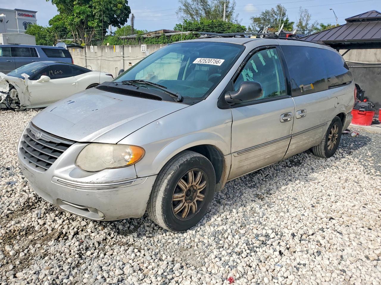 CHRYSLER TOWN & COUNTRY 2005