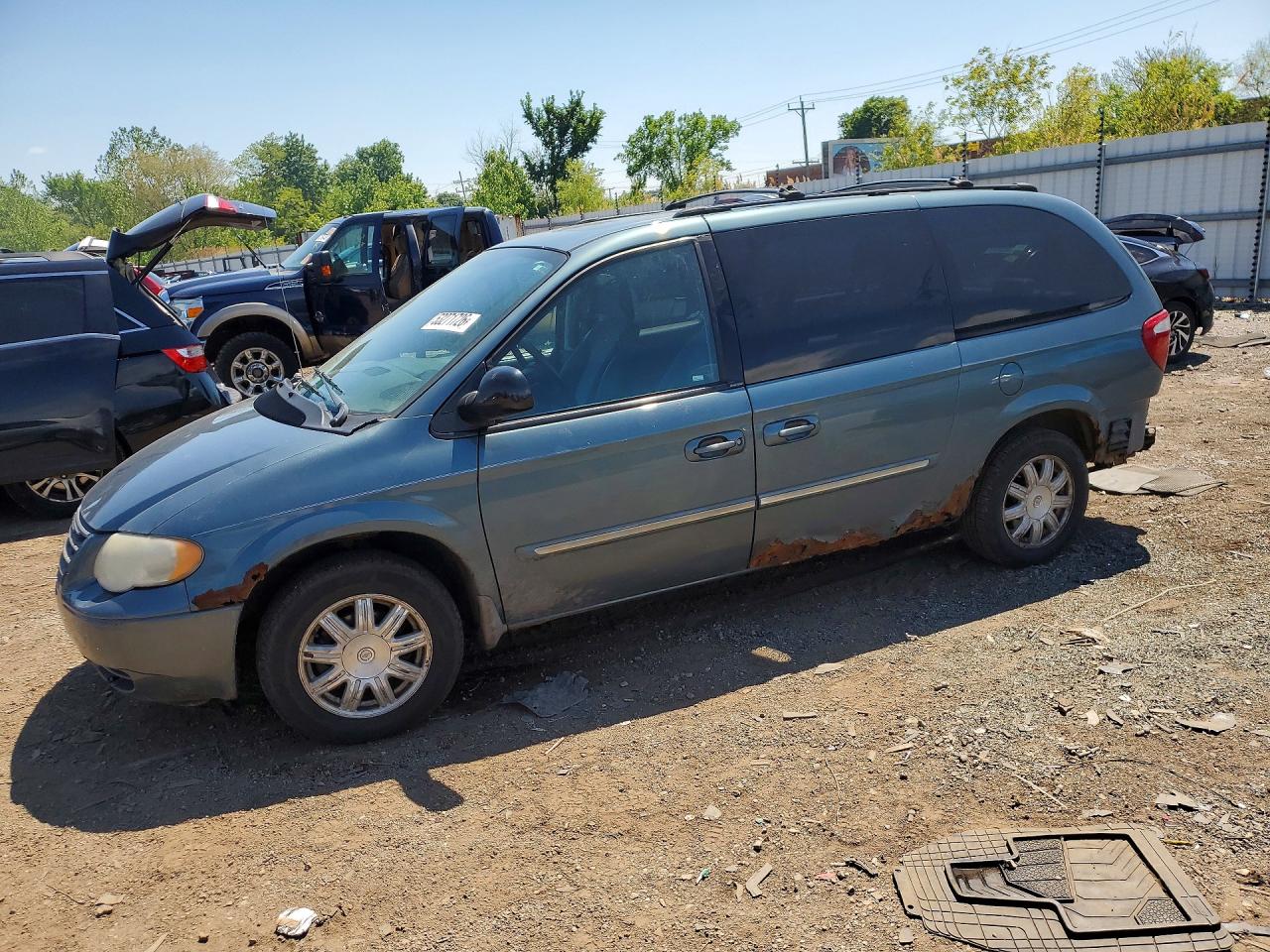 CHRYSLER TOWN & COUNTRY 2005