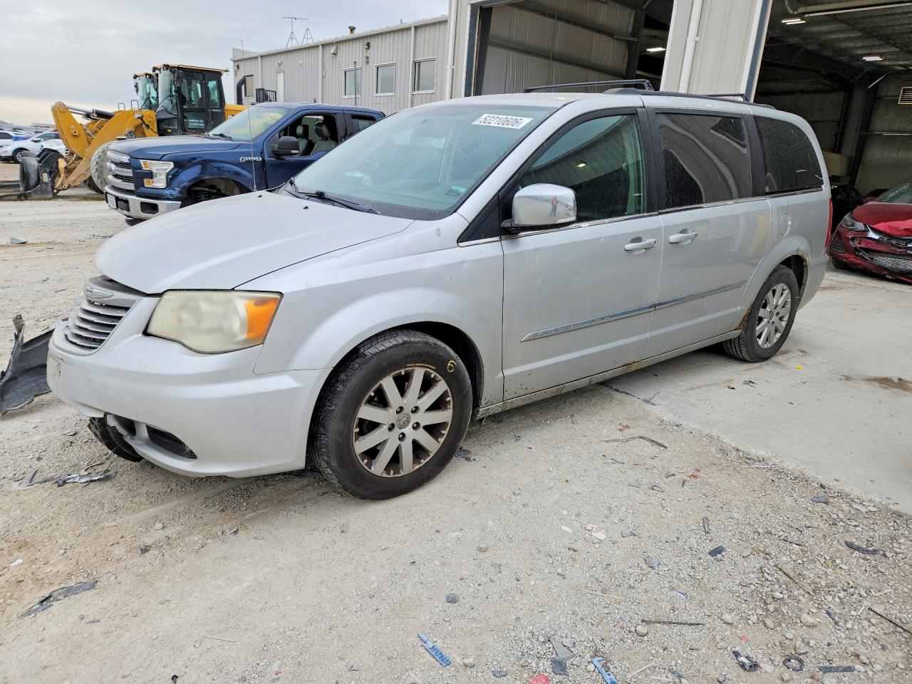 CHRYSLER TOWN & COUNTRY 2011