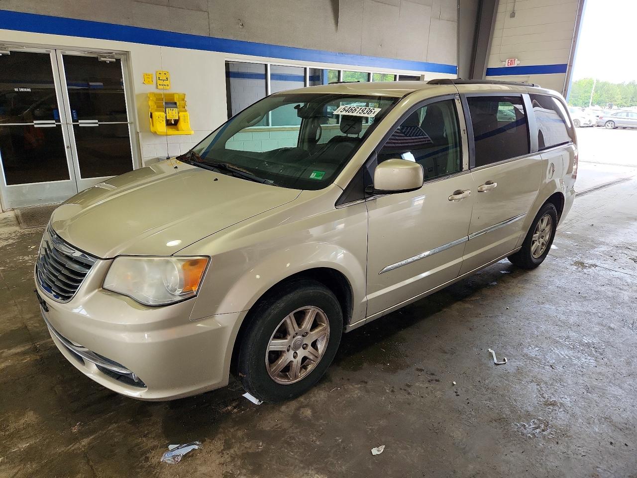 CHRYSLER TOWN & COUNTRY 2013