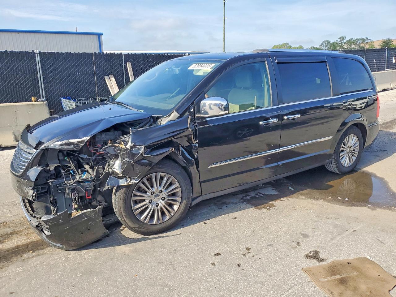 CHRYSLER TOWN & COUNTRY 2012