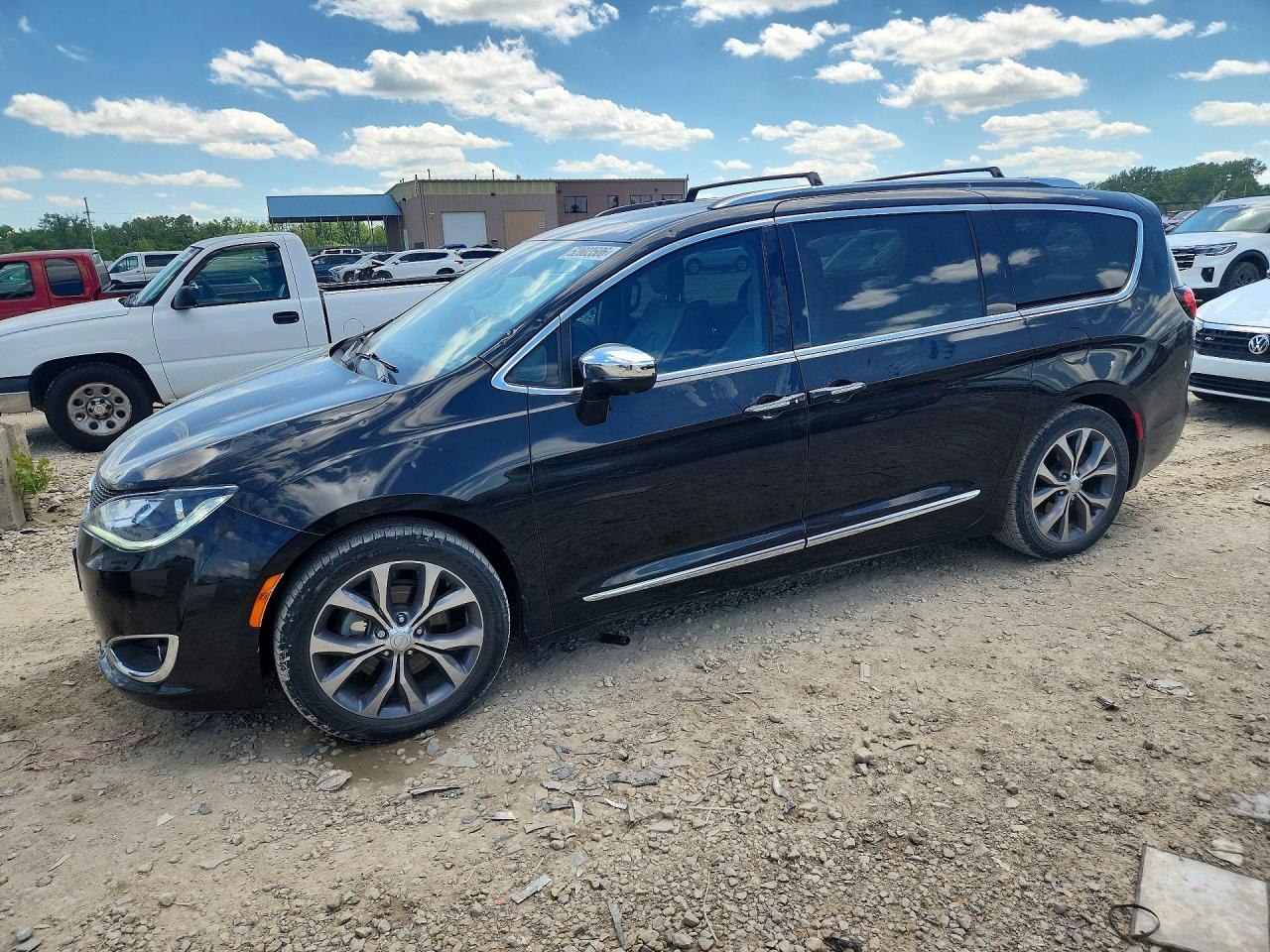 CHRYSLER PACIFICA 2017
