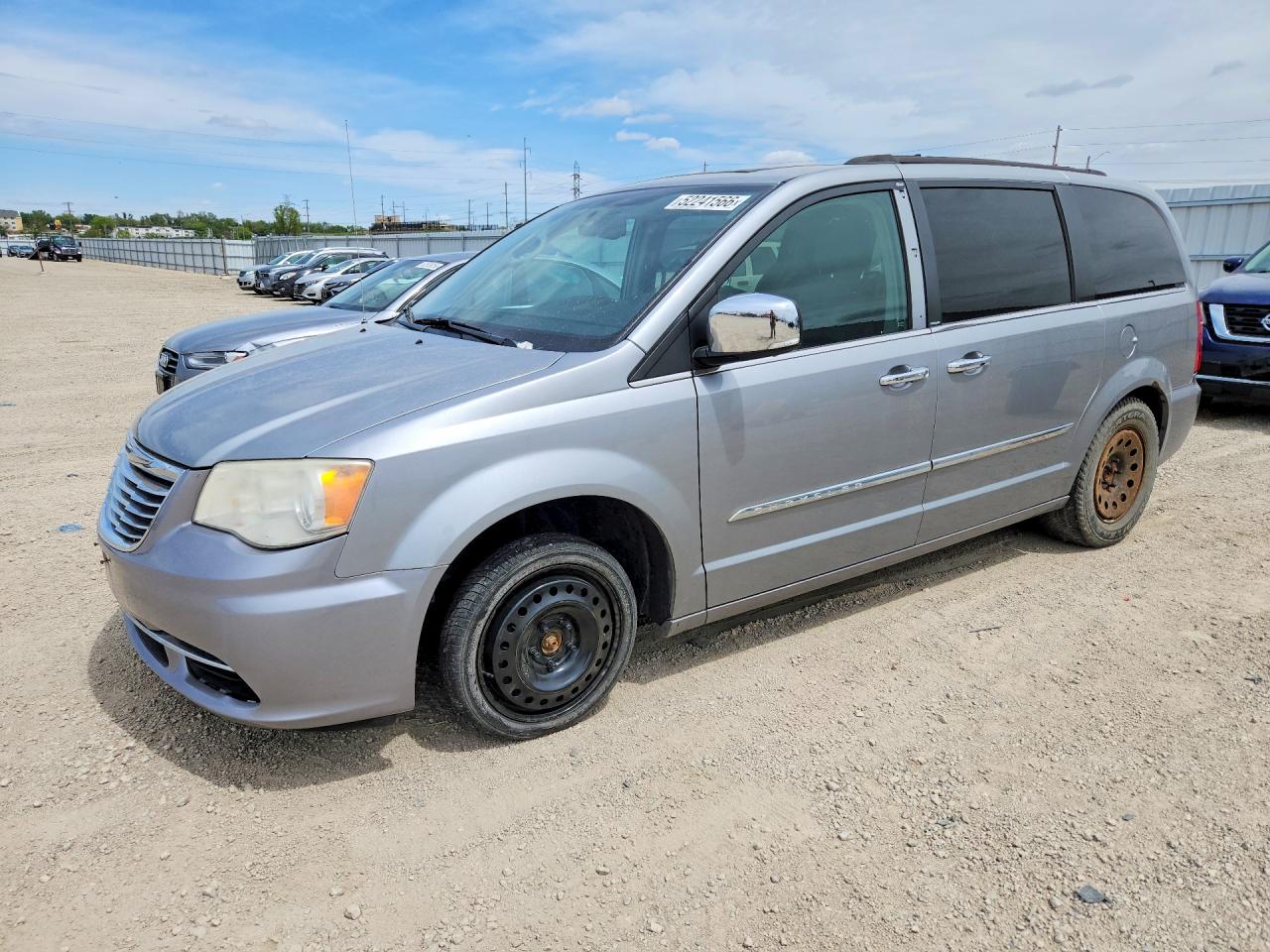 CHRYSLER TOWN & COUNTRY 2013