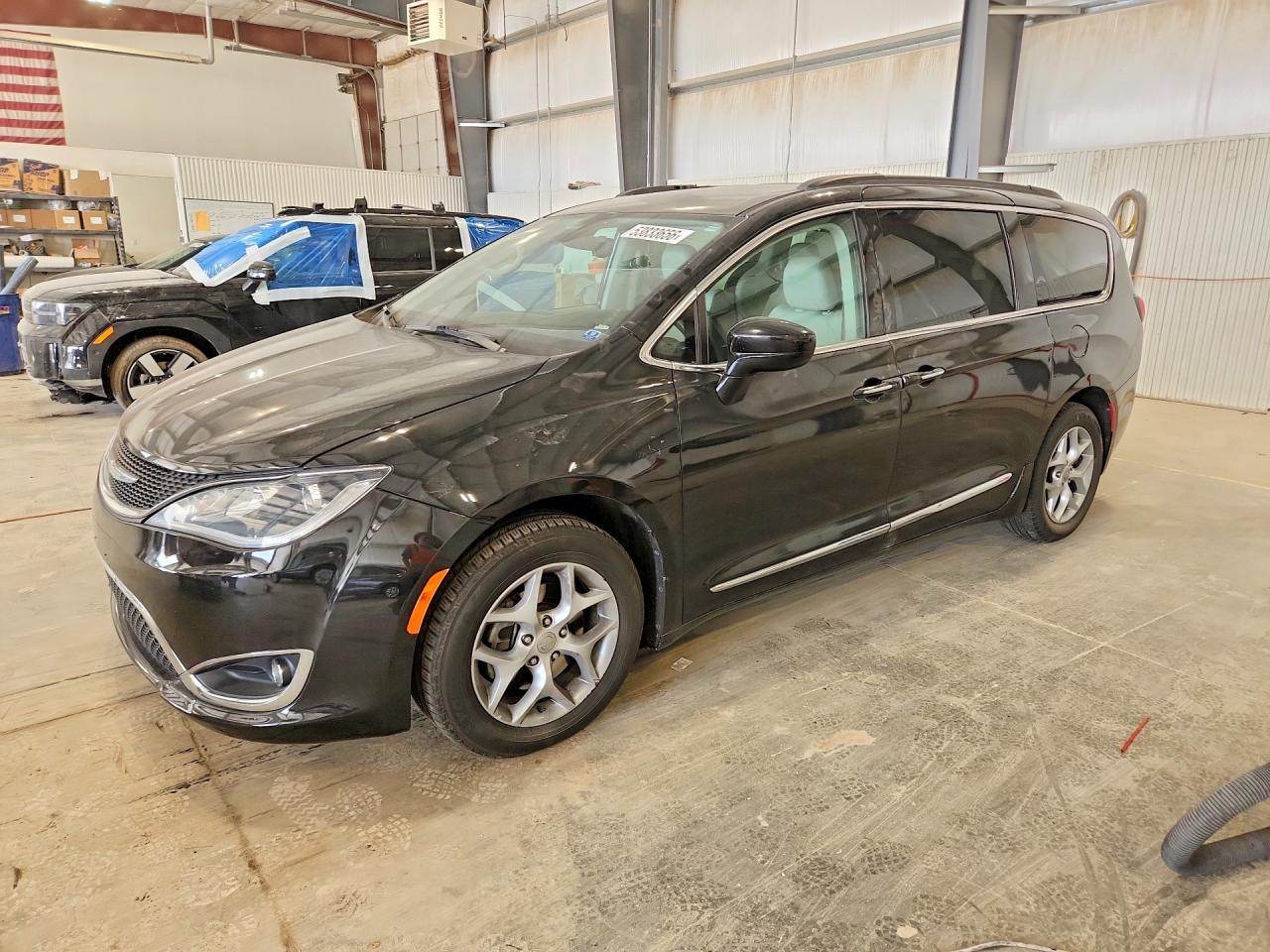 CHRYSLER PACIFICA 2017