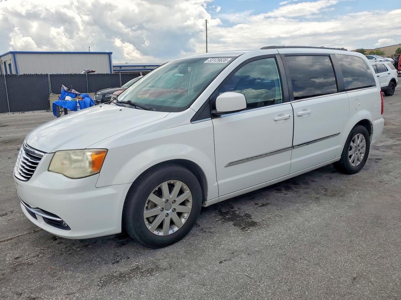 CHRYSLER TOWN & COUNTRY 2014